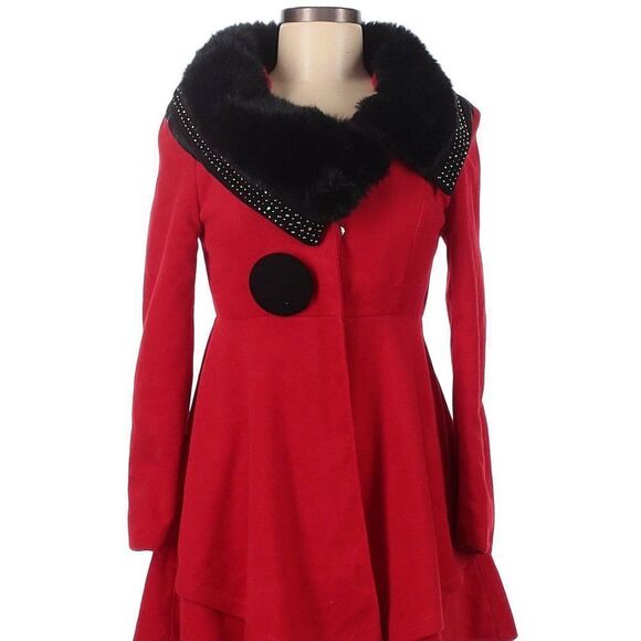 Jackets & Blazers - Adorable red swing coat with a faux fur collar and lg buttons